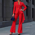 Ensemble tailleur pantalon évasé ceinturé à taille cintrée et un bouton
