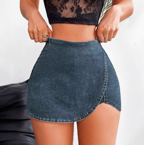 Mini-short en jean moulant pour femme