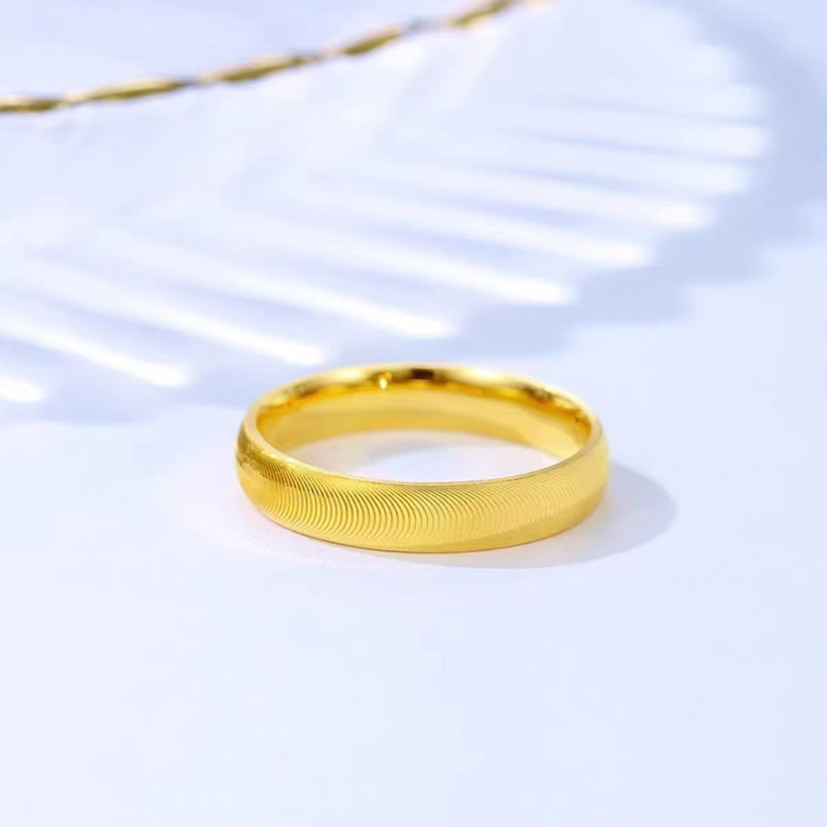 Bagues de couple simples et élégantes