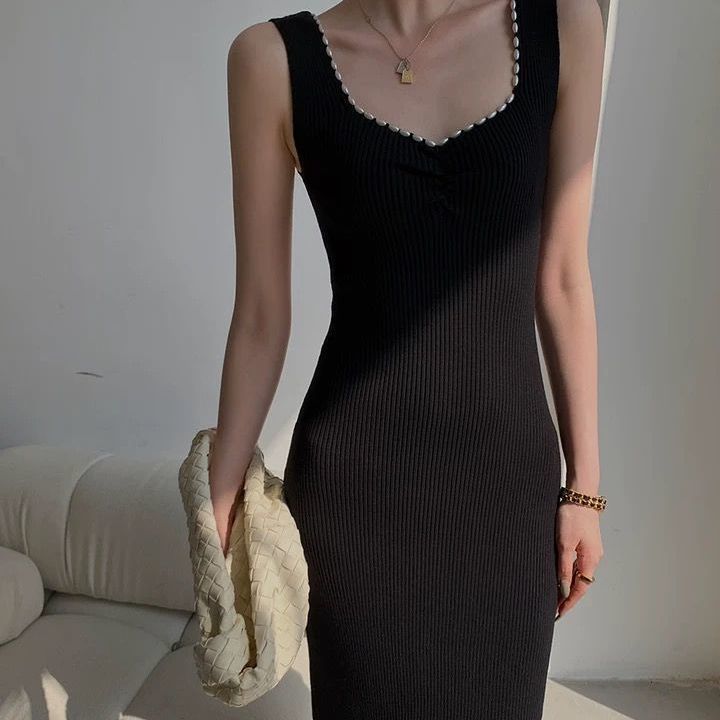 Robe pull noire de niche pour femme