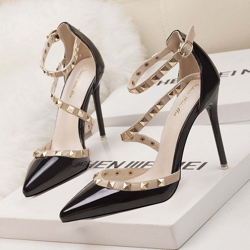 Talons aiguilles à bout pointu peu profond pour femmes