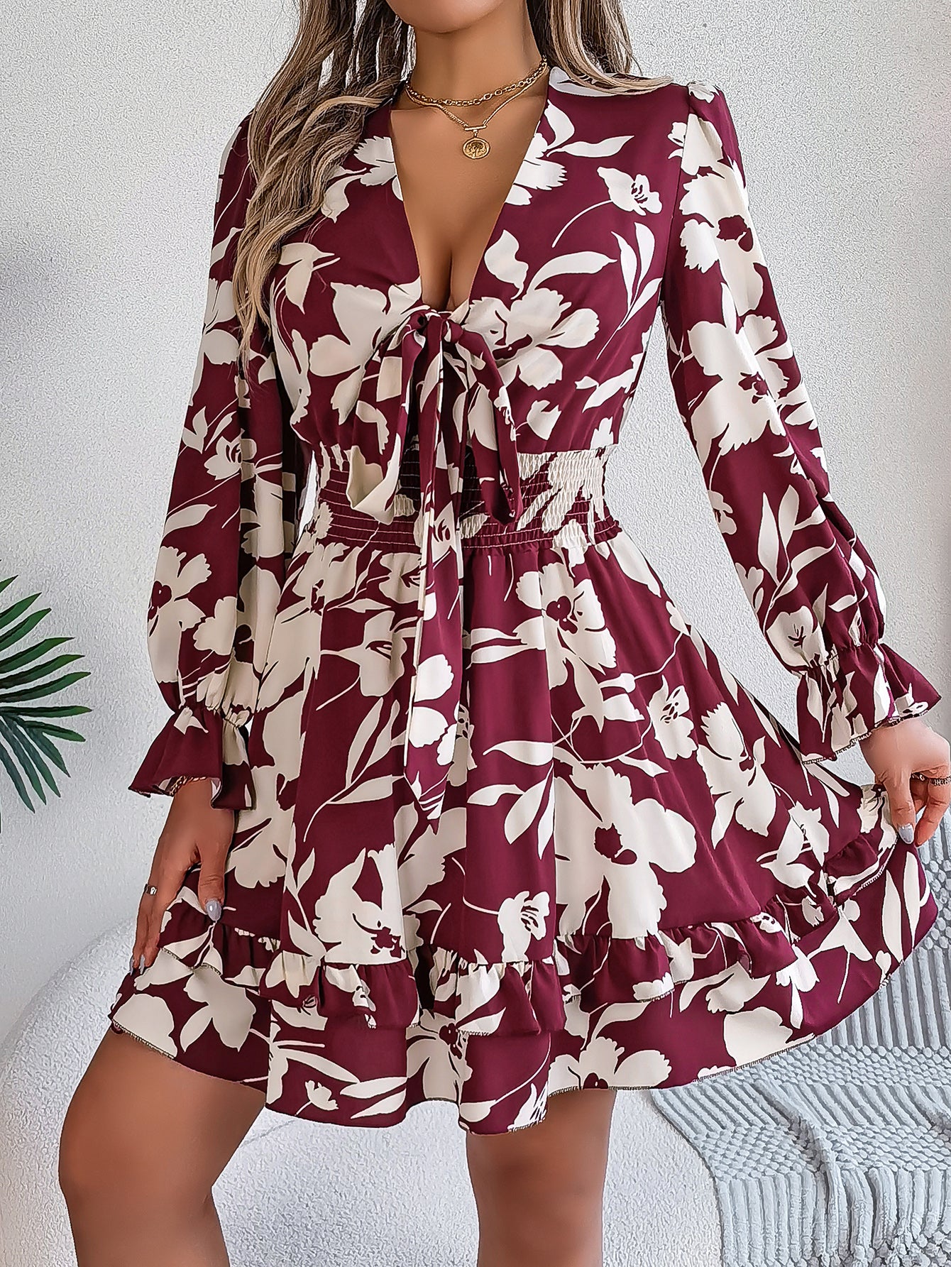 Robe trapèze à manches longues à ourlet festonné et imprimé floral pour femme