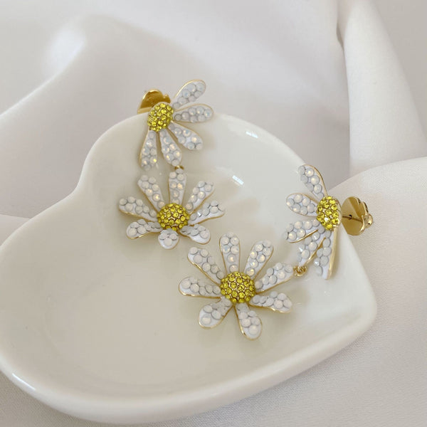 Boucles d'oreilles élégantes en forme de marguerite pour femmes, bijoux de mode, accessoires en cuivre plaqué or
