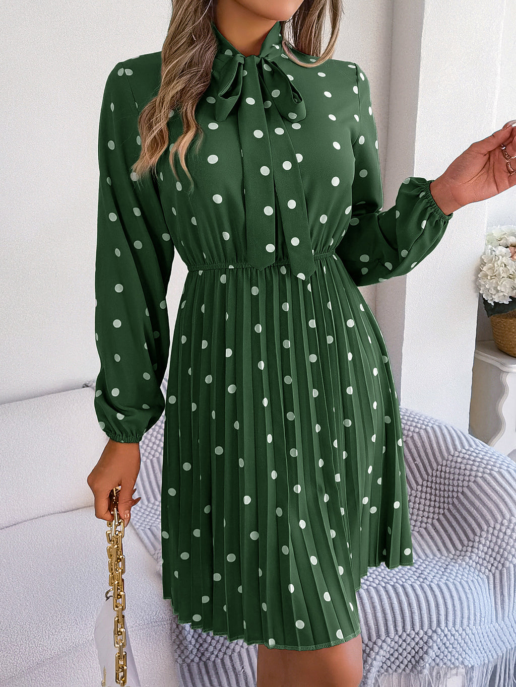 Robe longue plissée à pois et taille nouée à manches longues pour femme