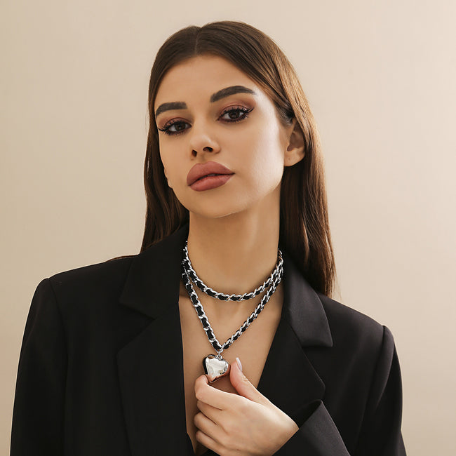 Grand Collier Double Couches Coeur pour Femme Style Punk Urbain Bijoux Tendance Main Image