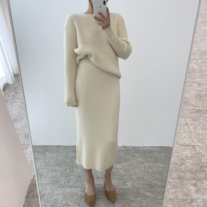 Ensemble deux pièces pour femme : pull et robe fourreau, nouvelle collection automne-hiver au tempérament chic
