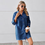 Robe en jean délavé à bords bruts, gilet long à manches longues surpiqué