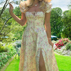 Robe à fines bretelles fleurie moulante pour femme
