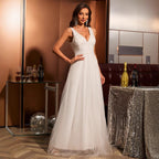 Robe de mariée en dentelle de gaze à col en V blanc princesse