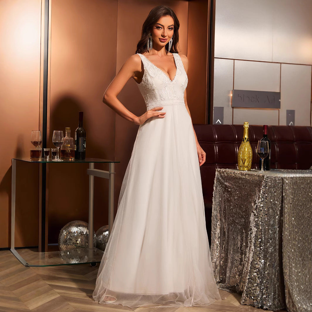Robe de mariée en dentelle de gaze à col en V blanc princesse