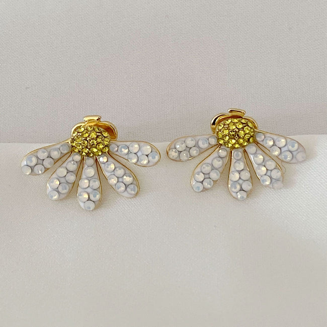 Boucles d'oreilles élégantes en forme de marguerite pour femmes, bijoux de mode, accessoires en cuivre plaqué or Main Image