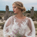 Robe de mariée une pièce brodée en gaze à col rond