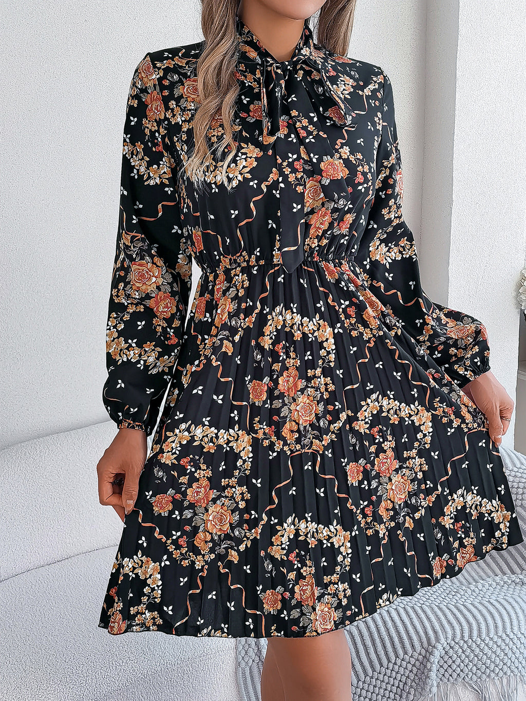 Robe longue plissée élégante à manches longues et taille nouée à imprimé floral pour femme