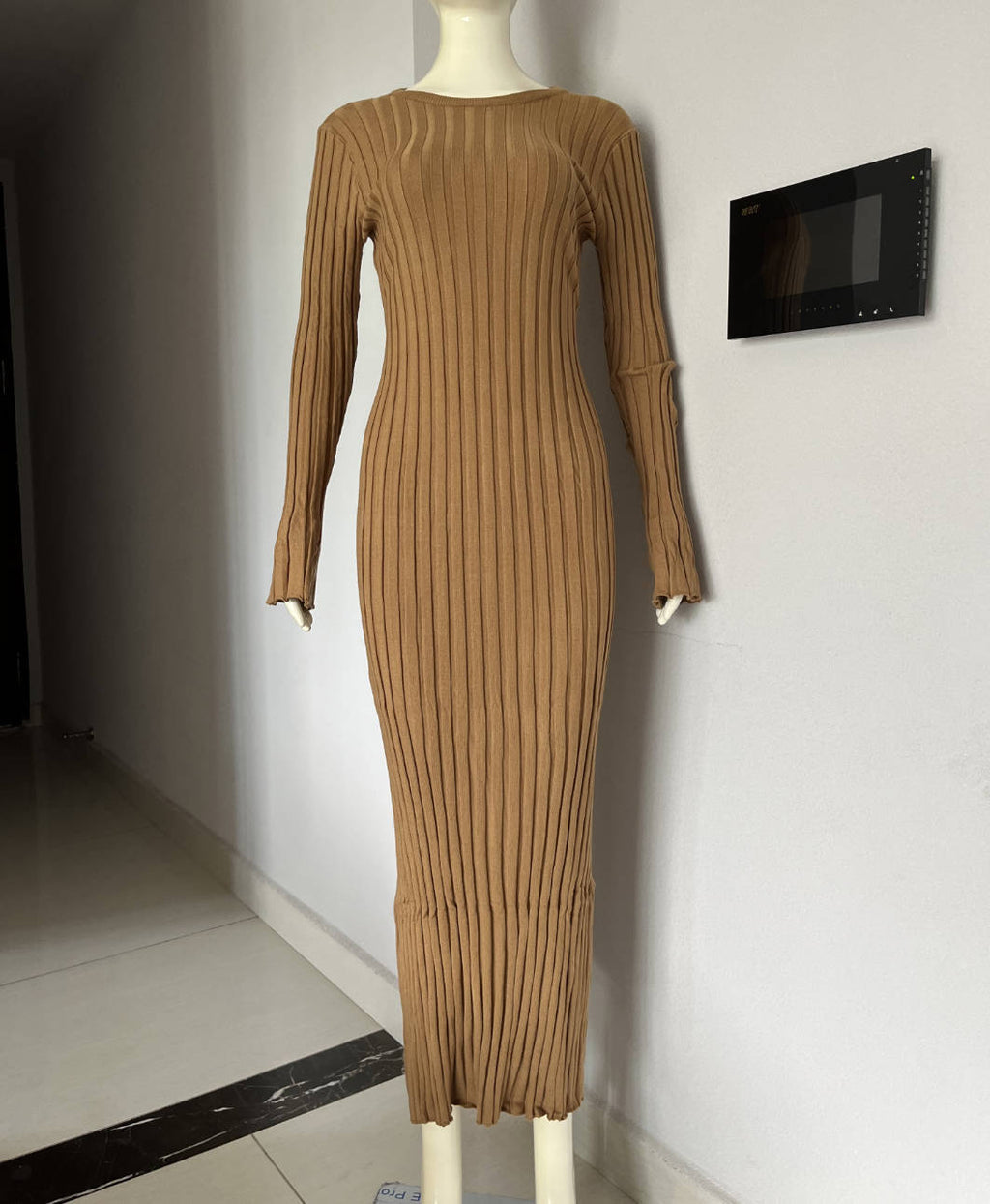 Robe en maille ajustée à col rond pour femme