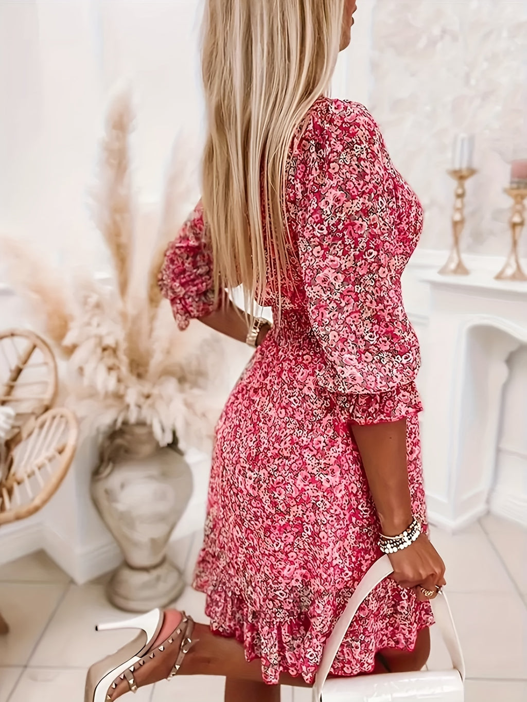 Robe imprimée col V avec manches et taille à volants - design exquis et élégant pour femmes - parfaite pour les femmes au printemps et en automne.