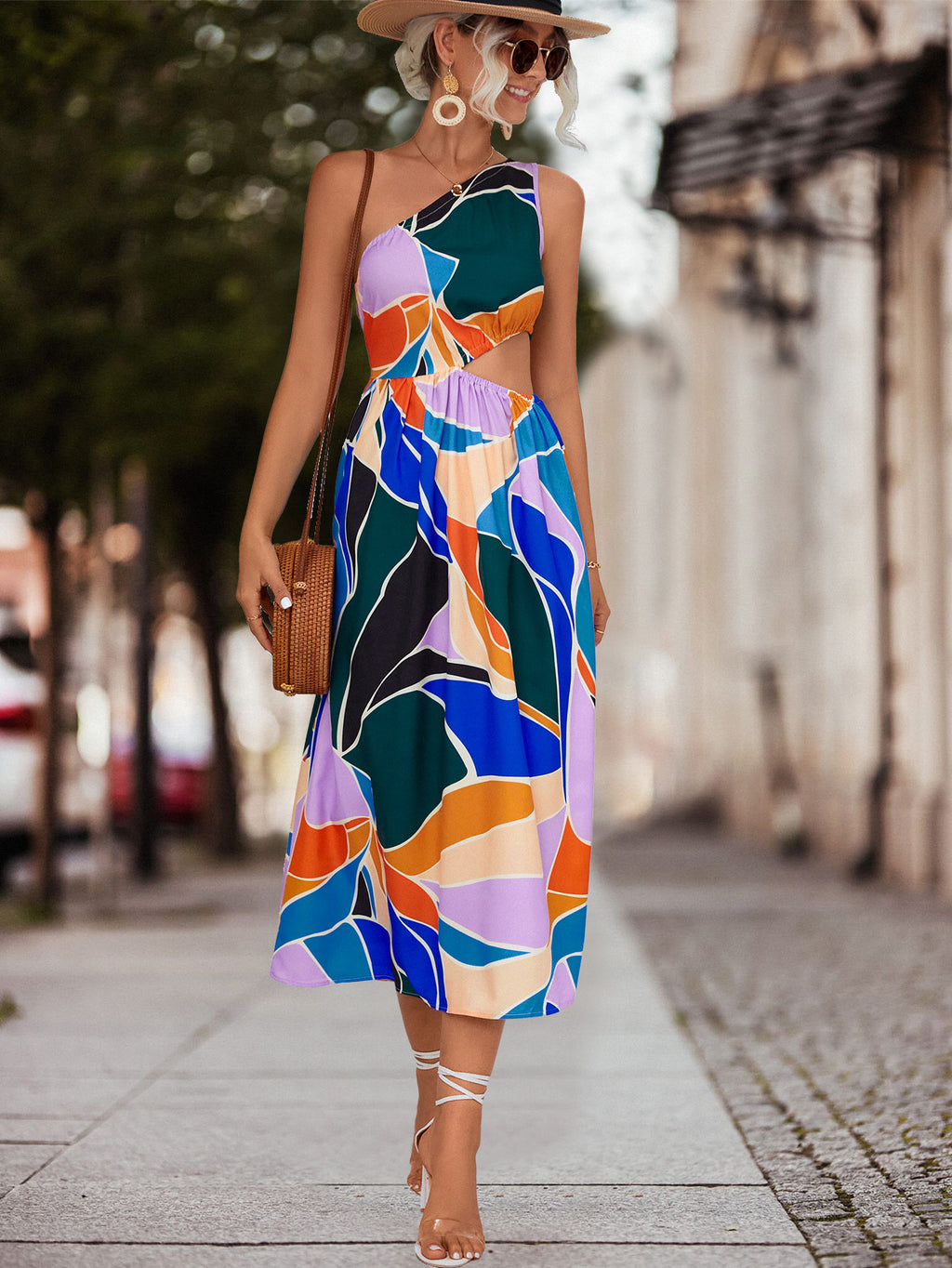 Robe imprimée à col en V, manches volantées et laçage
