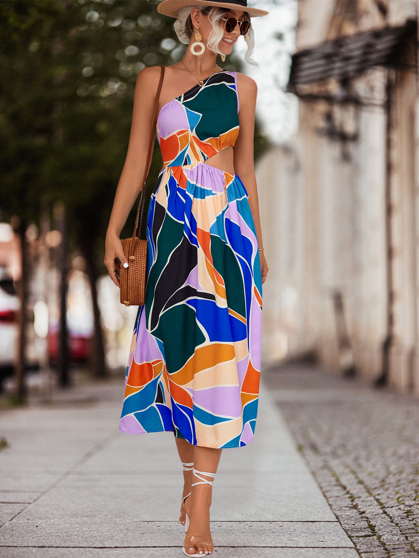 Robe imprimée à col en V, manches volantées et laçage