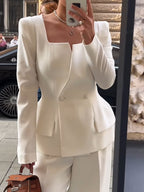 Blazer uni à col carré et à deux boutons
