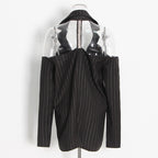 Blazer tendance à épaules dénudées et strass au dos