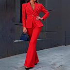 Ensemble tailleur pantalon évasé ceinturé à taille cintrée et un bouton