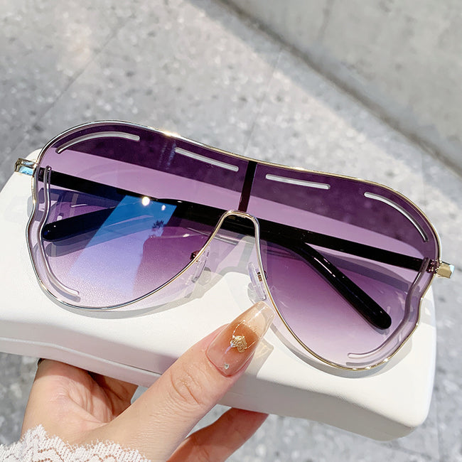 Lunettes de soleil oversize haut de gamme pour femme Main Image