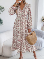 Robe longue élégante à col en V croisé avec motif floral, taille ajustée et ourlet à volants pour femme
