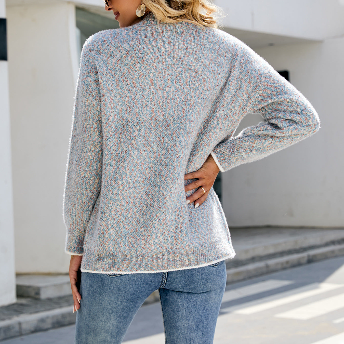 Pull en laine à boutons contrastés pour femme