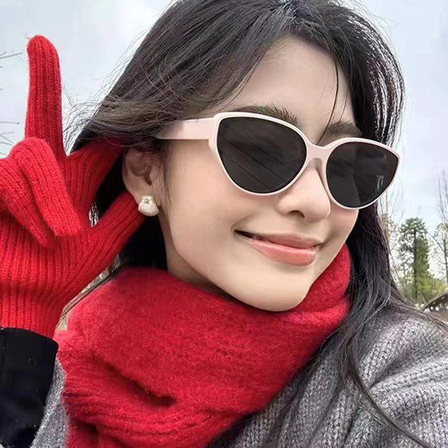 Lunettes de soleil rétro œil-de-chat style urbain pour femmes Main Image
