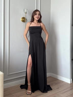 Robe noire dos nu à fines bretelles