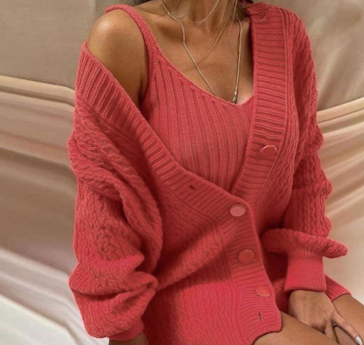 Veste droite et robe pull à fines bretelles