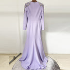 Robe à traîne courte fendue sur le devant, ornée de perles industrielles et de diamants