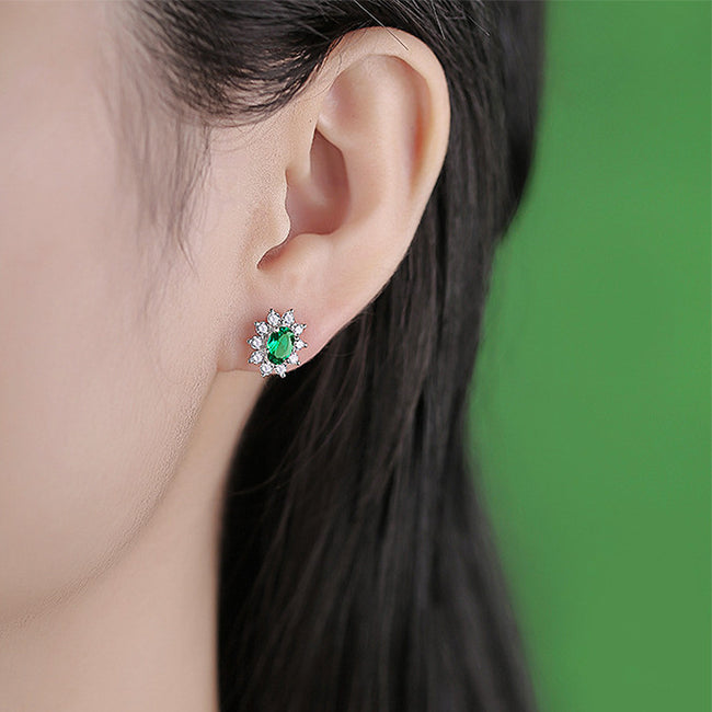 Boucles d'oreilles clous en argent S925, design minoritaire pour femmes Hover Image