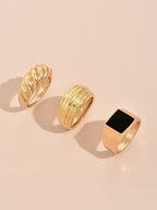 Filles créatives portent des bagues à la mode tendance en alliage