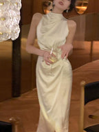 Robe en satin à motif spécifique pour femme