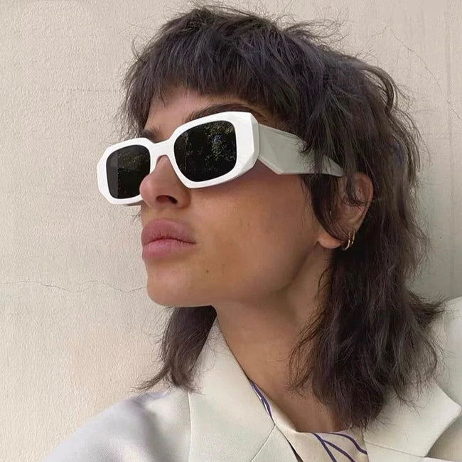 Lunettes de soleil Femme Style Rétro Tendance Avancée Main Image