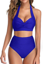 Maillot de bain de vacances au bord de la mer avec haut de bikini fendu à nœud