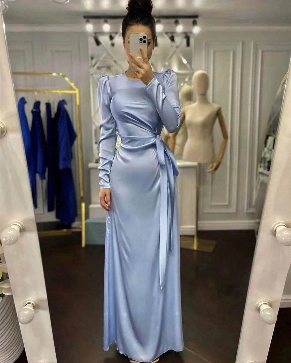 Belle robe irrégulière cintrée