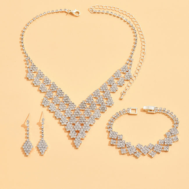 Collier bracelet boucles d'oreilles en forme de diamant pour femmes Main Image