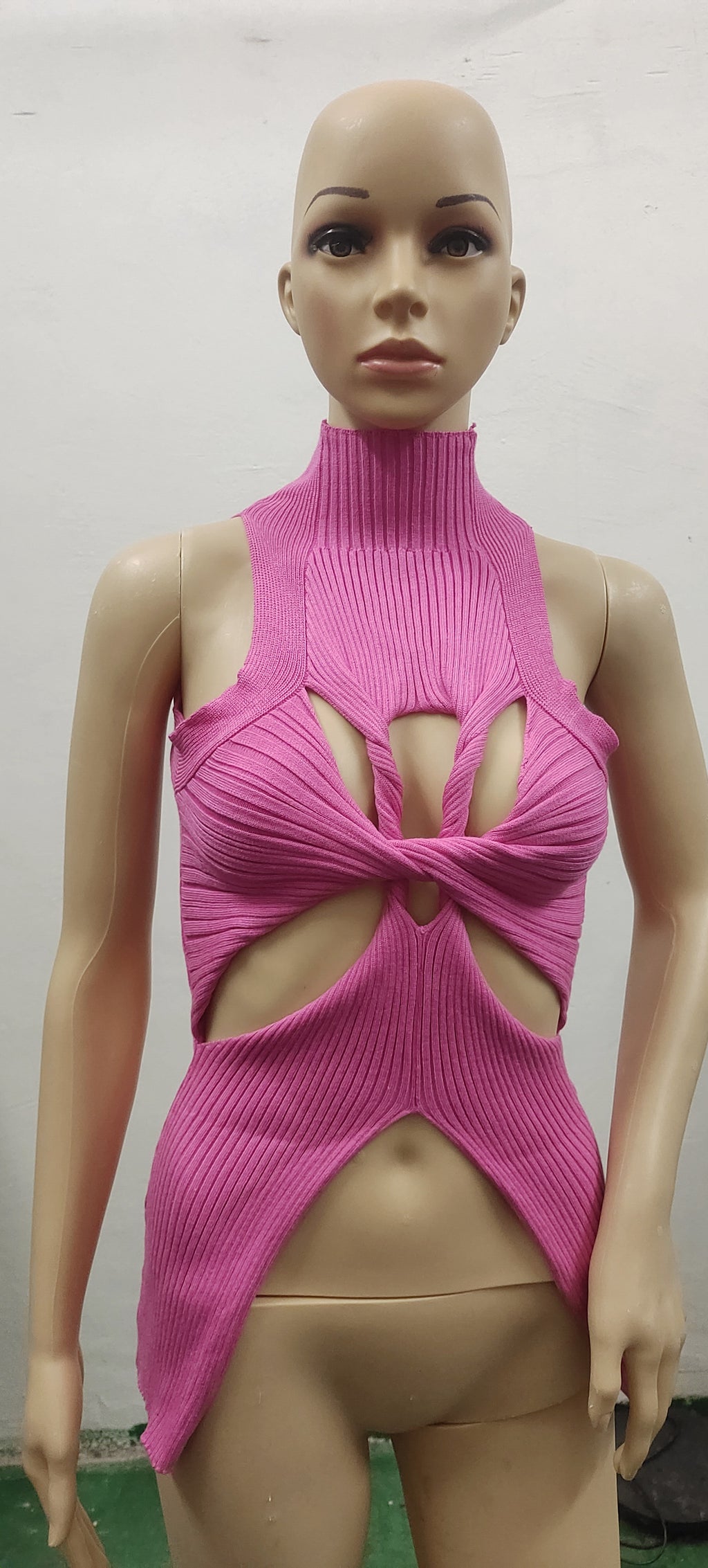 Gilet en laine torsadée sans manches évidé et irrégulier pour femme