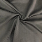 Robe noire fendue à cape asymétrique