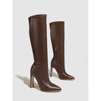 Bottes à bout pointu et talons aiguilles fins pour une silhouette élancée
