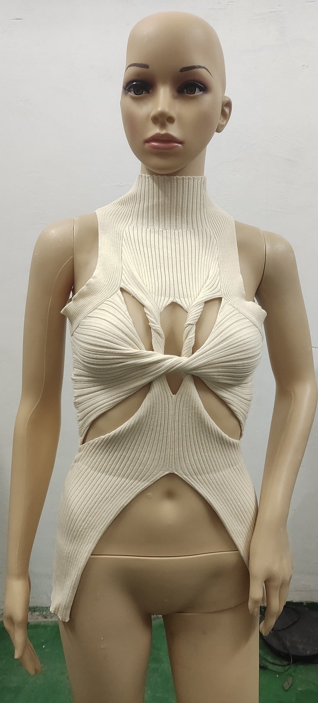 Gilet en laine torsadée sans manches évidé et irrégulier pour femme