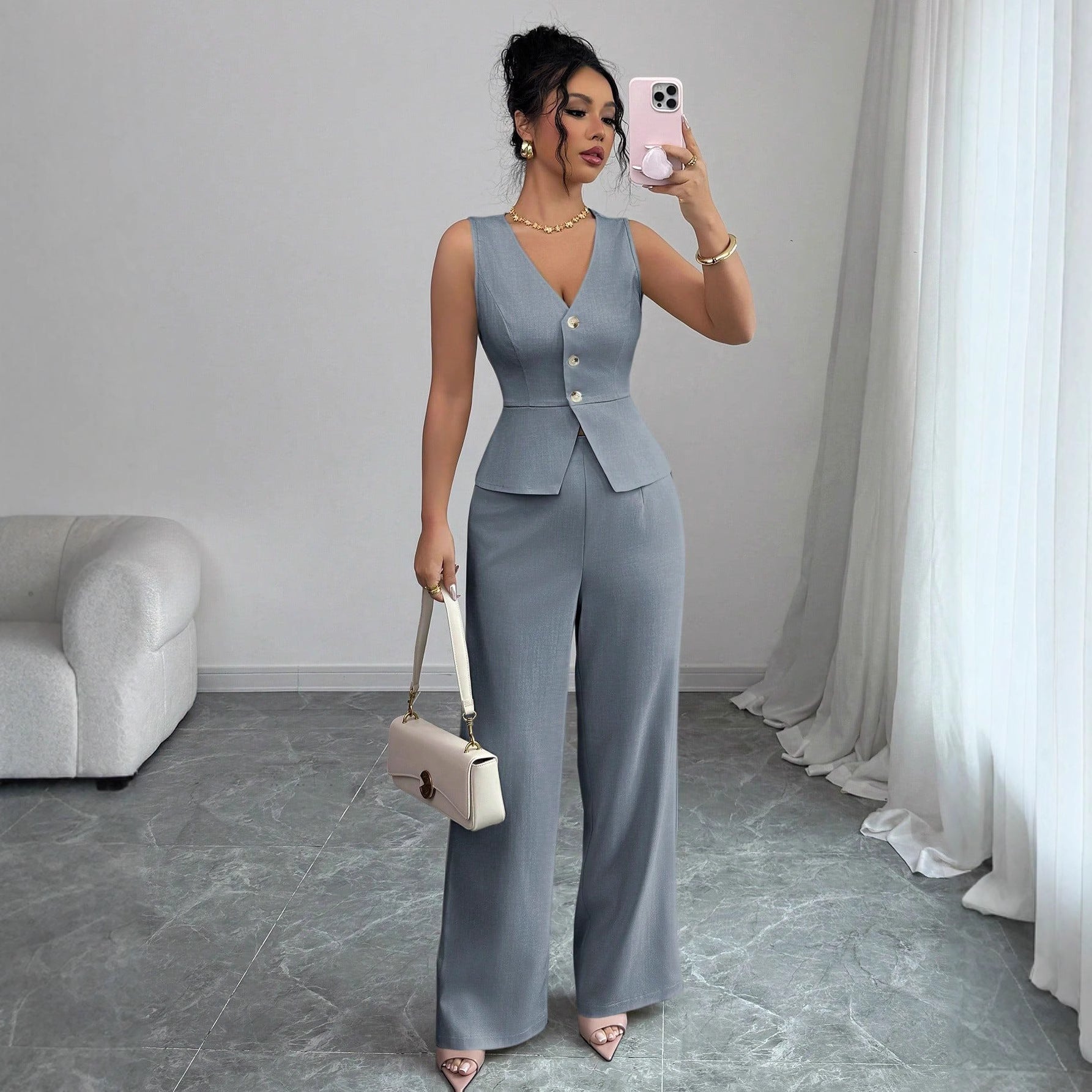 Ensemble deux pièces d'été sans manches pour femme : gilet moulant à col en V et pantalon taille haute.