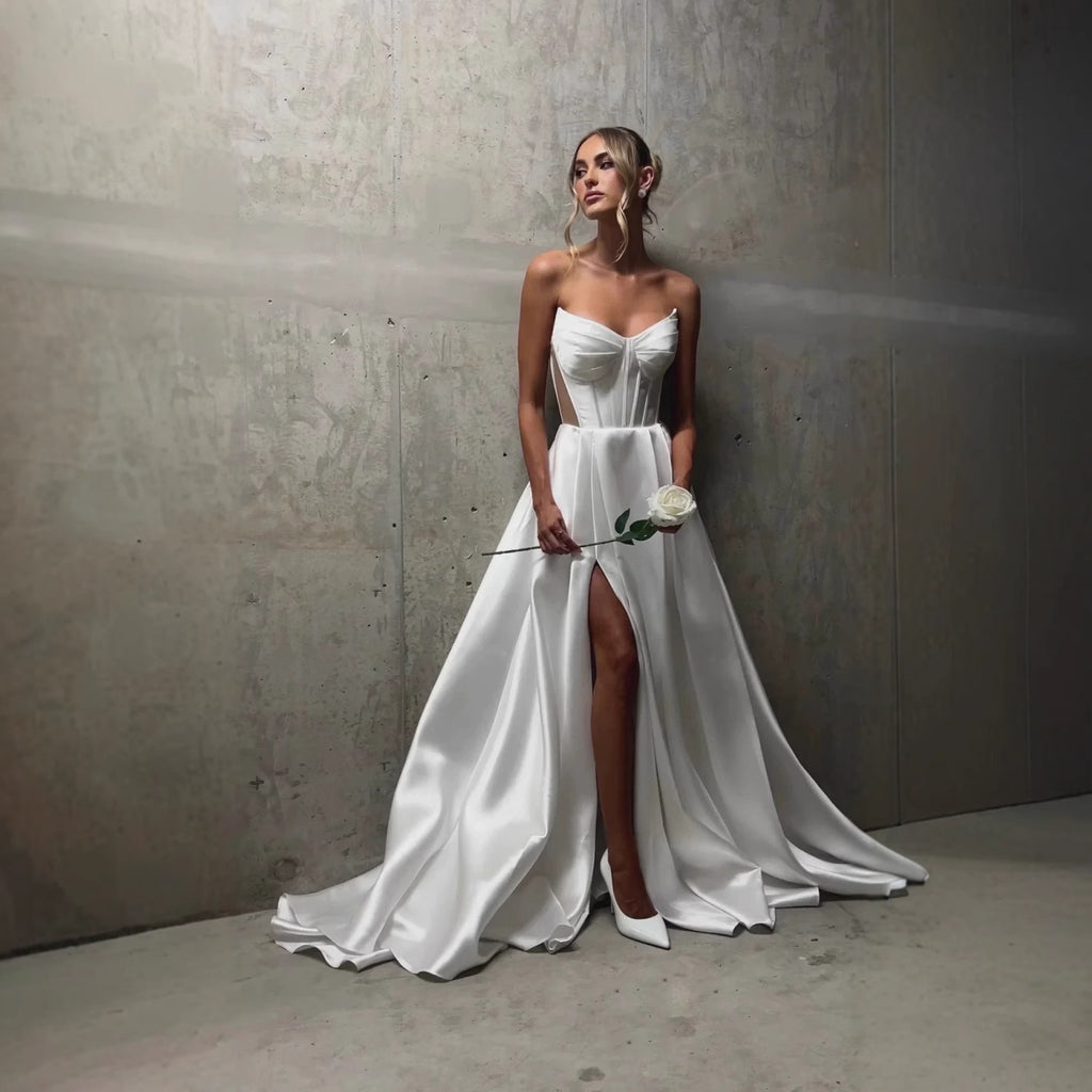 Robe de mariée bandage en satin blanc à poches fendues