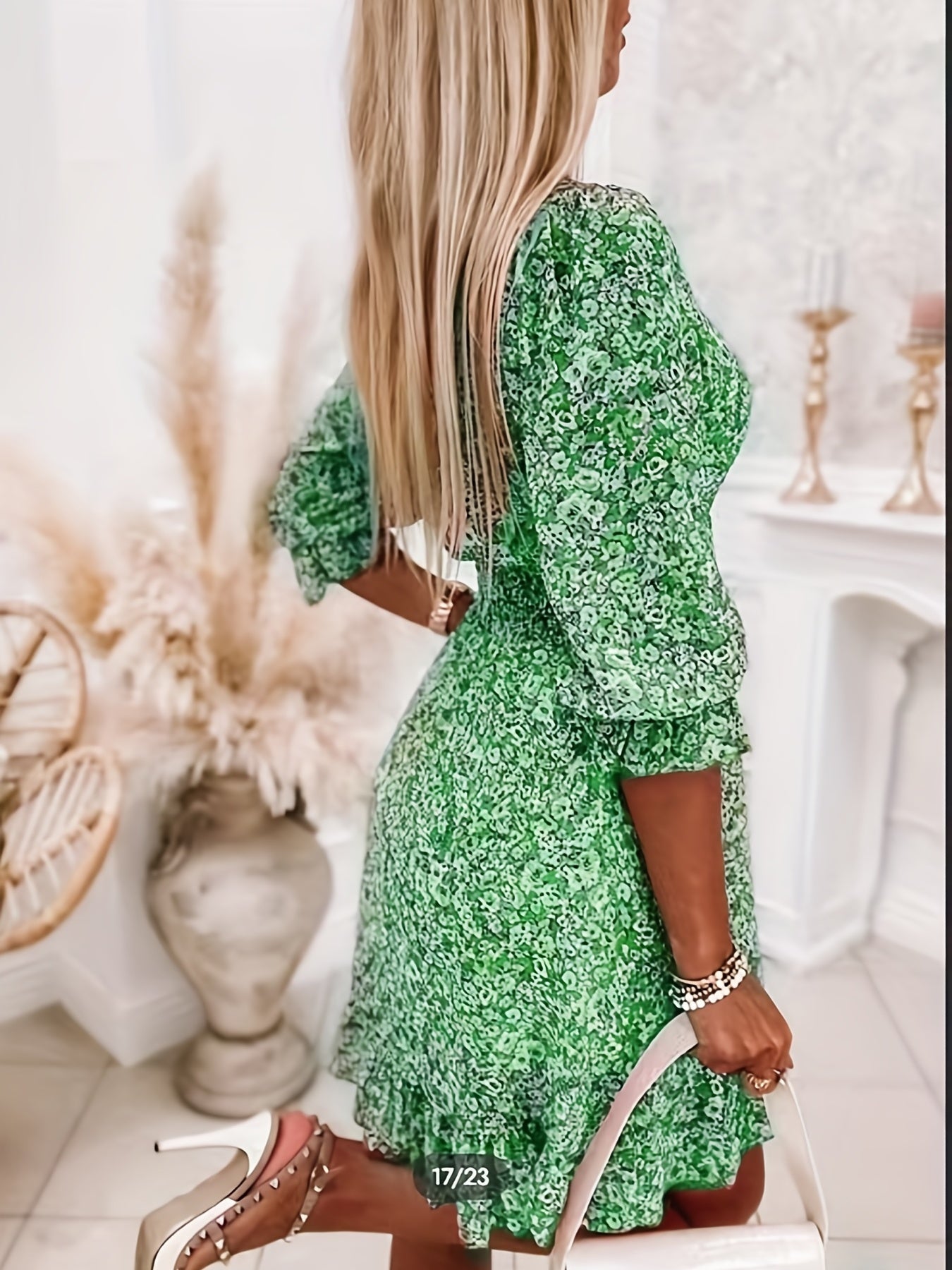Robe imprimée col V avec manches et taille à volants - design exquis et élégant pour femmes - parfaite pour les femmes au printemps et en automne.