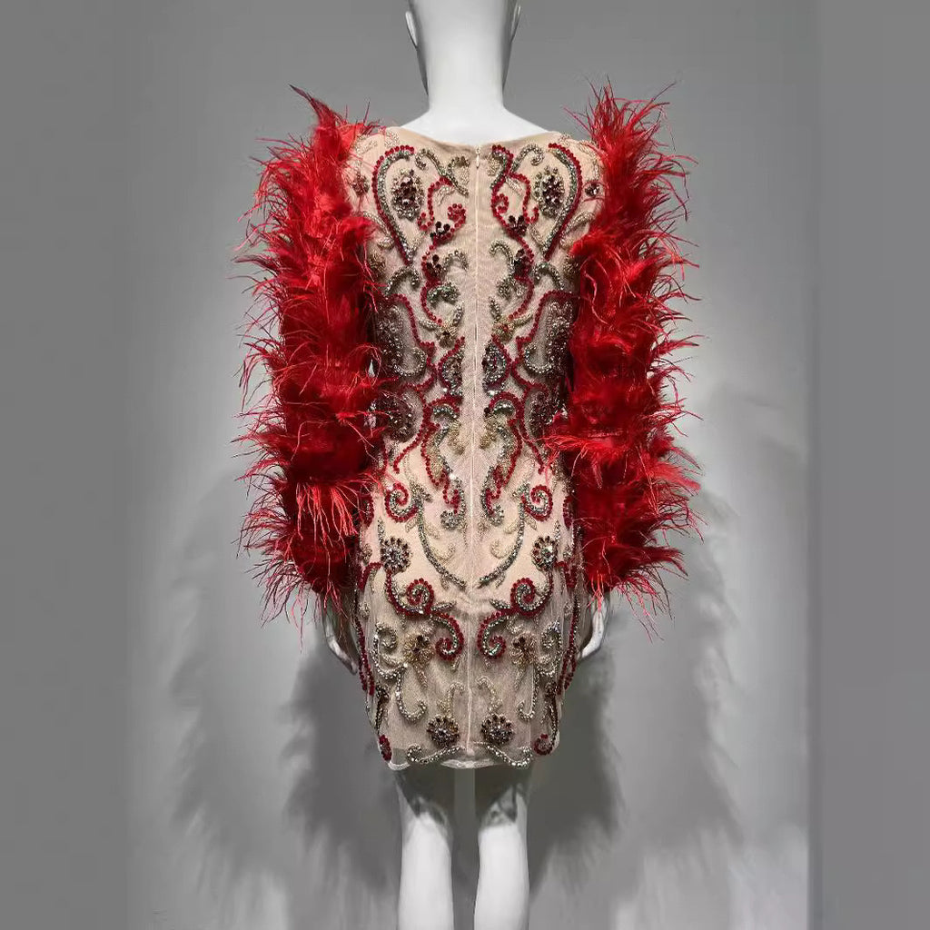 Robe longue en maille rouge ornée de plumes et de strass pour femme à manches longues