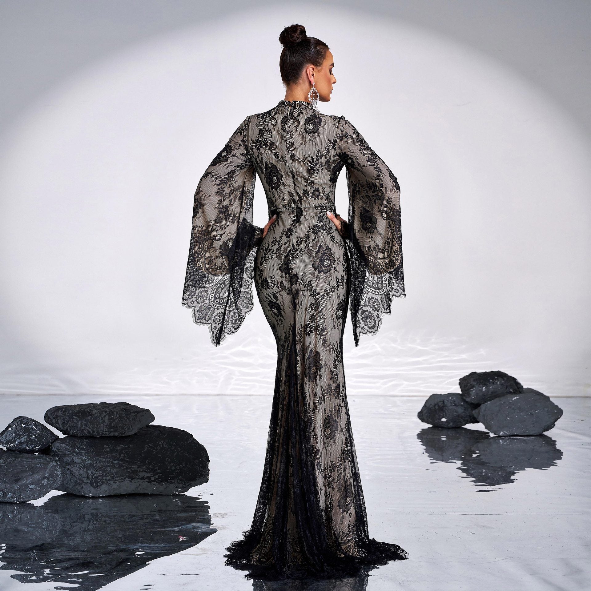 Robe de soirée sexy à manches longues et col rond en dentelle