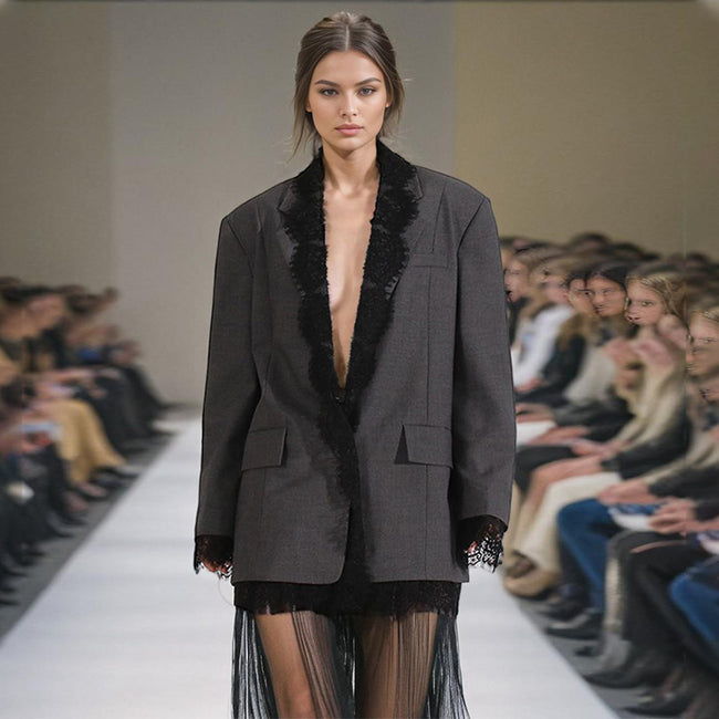 Blazer structuré à manches longues et empiècements en dentelle pour femme Hover Image