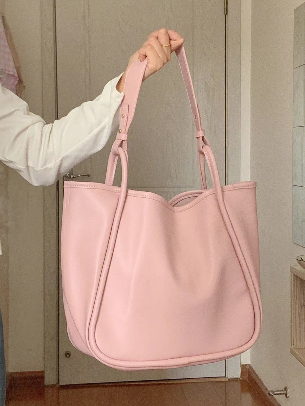 Grand sac à main en cuir souple pour femme