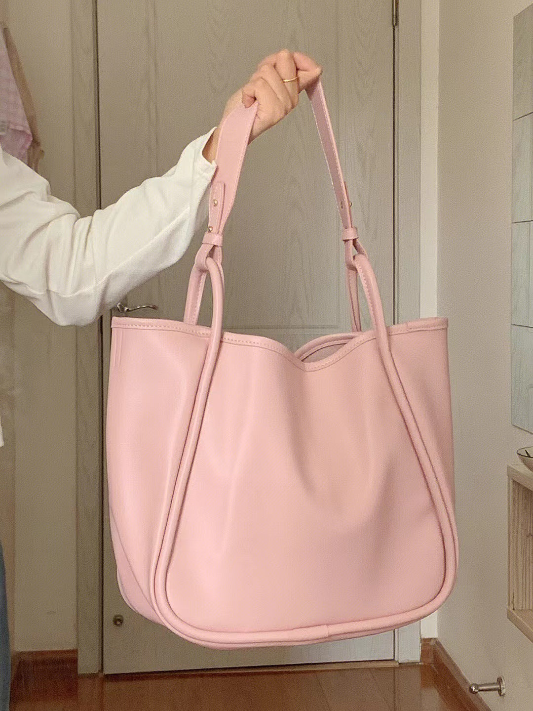 Grand sac à main en cuir souple pour femme